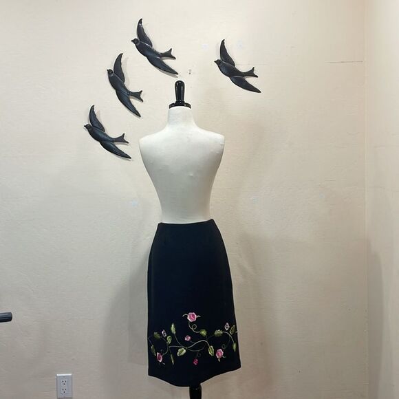 Tocca Black A-line Boucle Wool Blend Floral Embroidered Knee Length Skirt - 6 - Picture 3 of 12